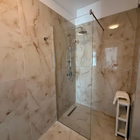 ベッド・アンド・ブレックファスト M&t Boutique 3*